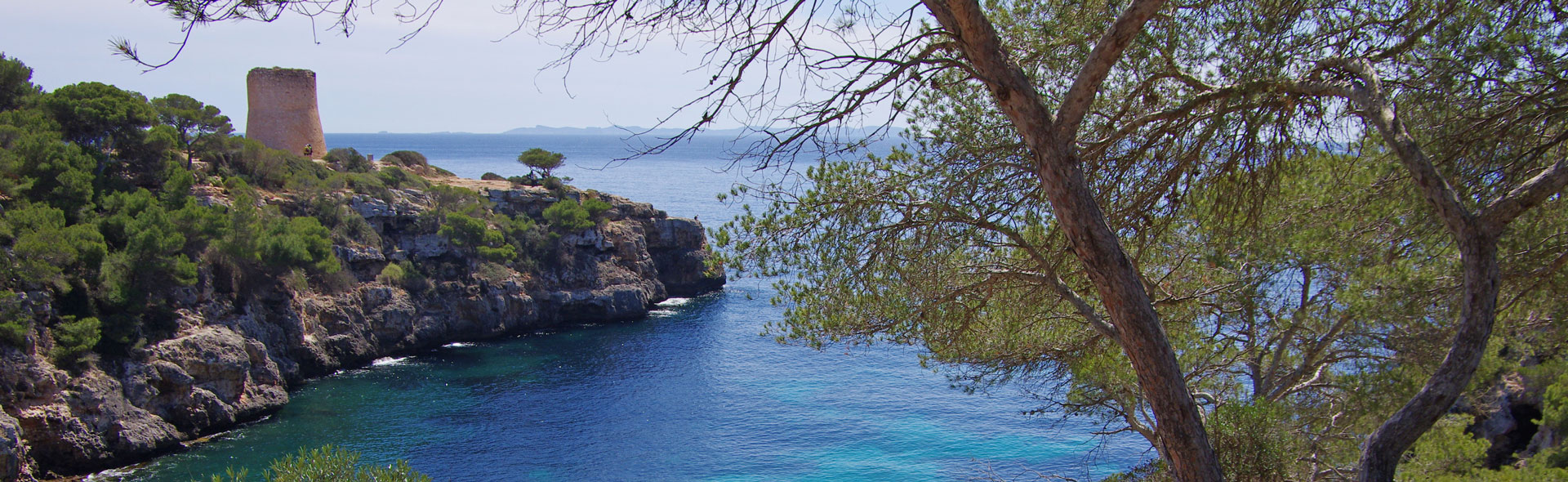 Piratenhafen und Badebuchten Cala Pi und Cala Béltran