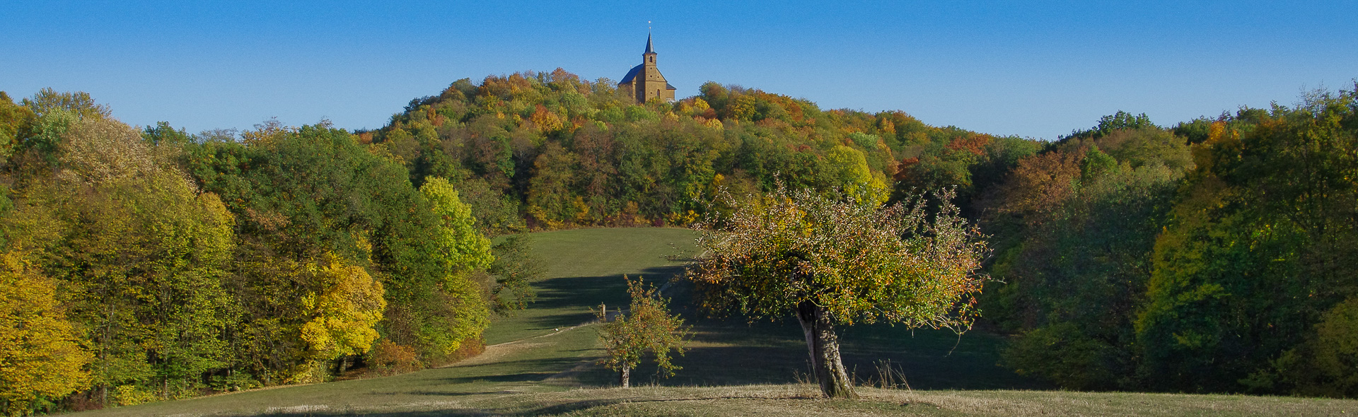 Herbstlicht auf dem Gügel und der Giechburg